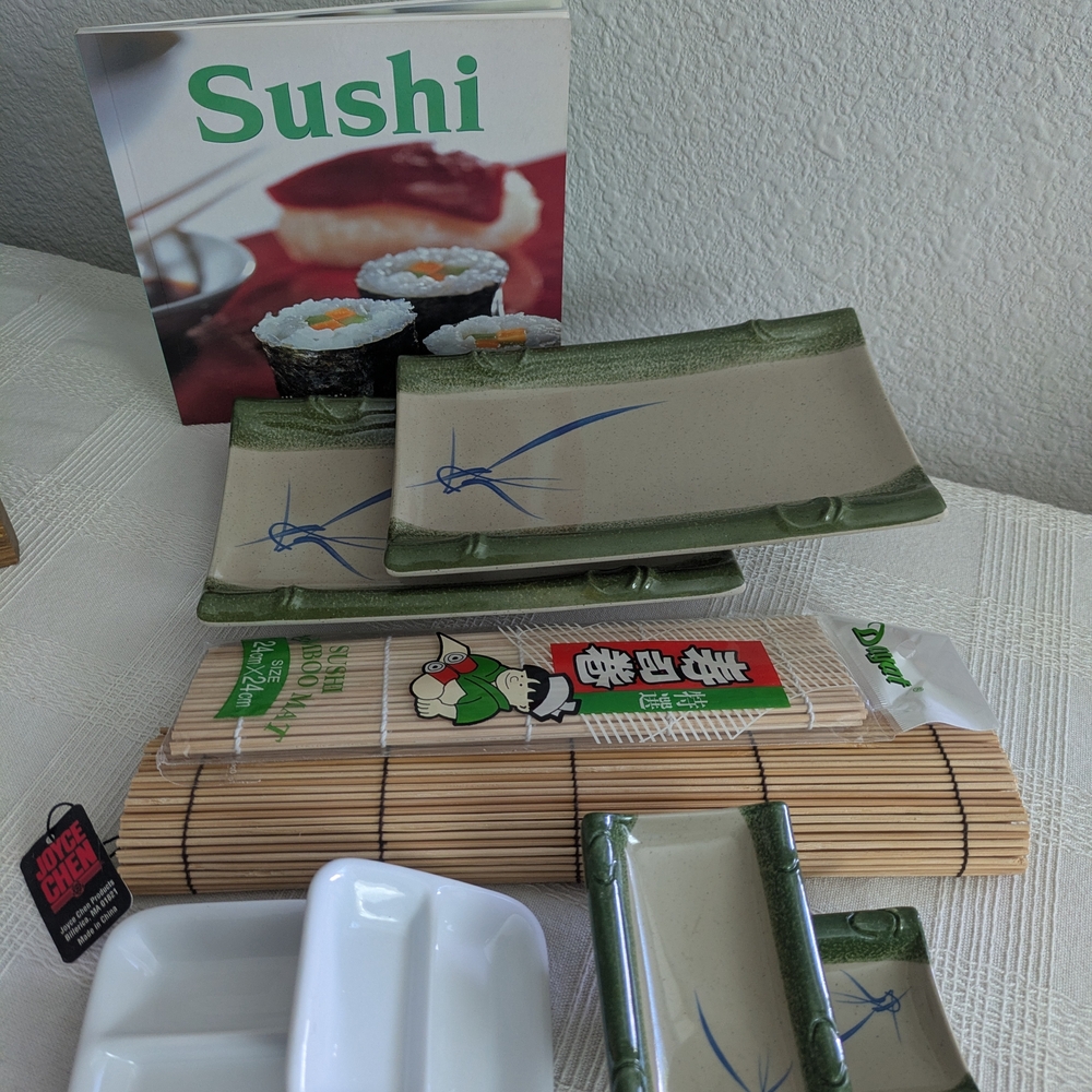 Sushi Platter Set with Green-Trimmed Rectangular Plates. Cookbook Included 🍣🍣